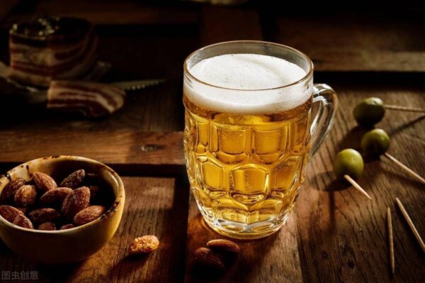 白鞋发黄怎么变白妙招(小白鞋的鞋边发黄了怎么处理)-1