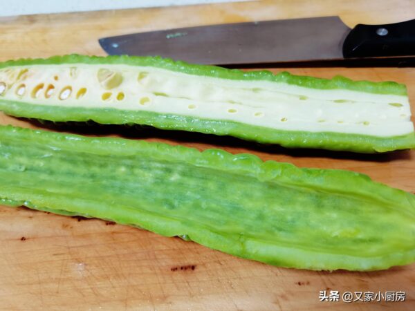 苦瓜怎么做好吃又不苦还有营养(苦瓜不苦的做法窍门)-1