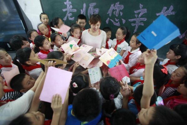 送老师什么礼物最实用更适合(送老师永久性纪念礼物)-1