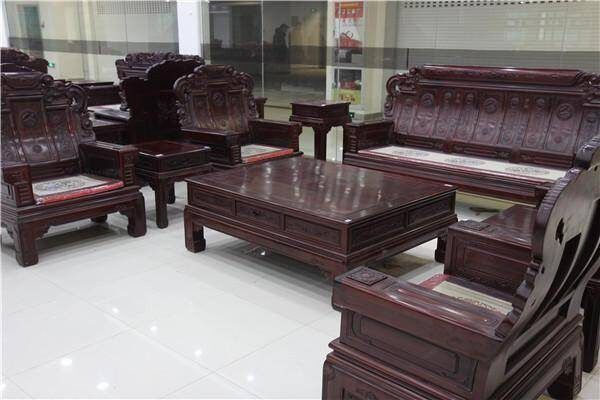 红木的种类及特性有哪些(红木各种木材的特点是什么)-1