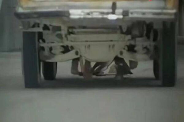 国语喜剧电影排行榜前十名(十大必看的经典喜剧电影)-1